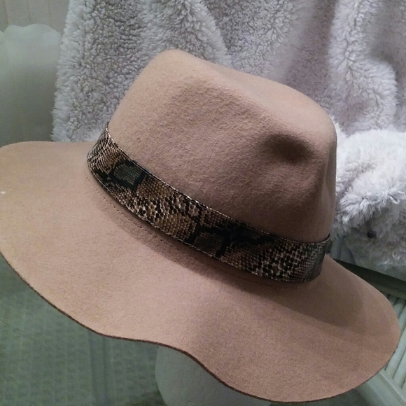 Hat - Picture 3 of 3